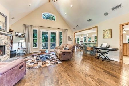 One Of A Kind - Lakefront Home For Sale - East Texas - image 14