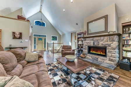 One Of A Kind - Lakefront Home For Sale - East Texas - image 13