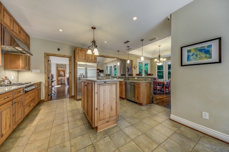 One Of A Kind - Lakefront Home For Sale - East Texas - image 36