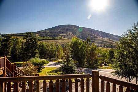 Mountain Log Home Located in the Heart of Ski Country USA - image 4