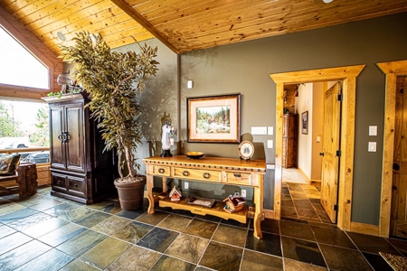 Mountain Log Home Located in the Heart of Ski Country USA - image 14