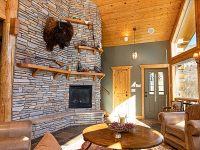 Mountain Log Home Located in the Heart of Ski Country USA - image 36