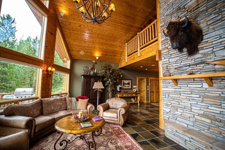 Mountain Log Home Located in the Heart of Ski Country USA - image 32