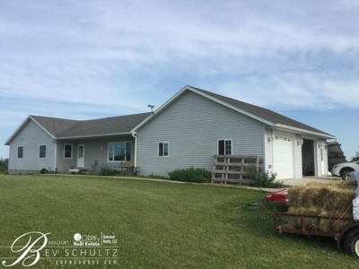 Solar powered 5 bedroom 3.5 bath home 10 acres for sale WI - image 1