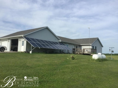 Solar powered 5 bedroom 3.5 bath home 10 acres for sale WI - image 4
