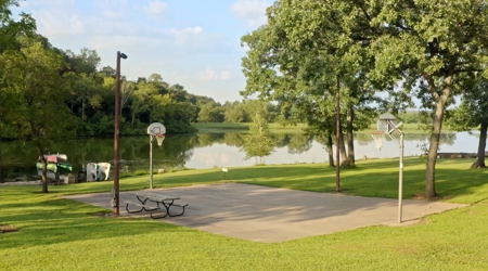 Luxury Lakeside Resort & Event Venue For Sale in Kansas - image 32