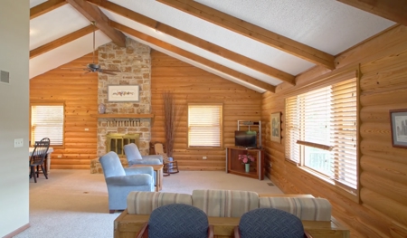 Luxury Lakeside Resort & Event Venue For Sale in Kansas - image 41