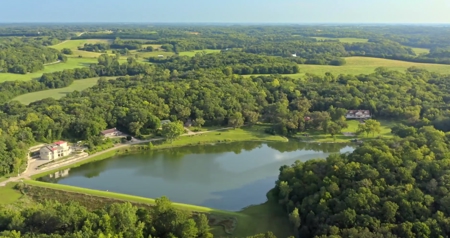 Luxury Lakeside Resort & Event Venue For Sale in Kansas - image 7