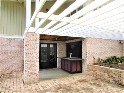 Gorgeous Private lake front home in Florida with land - image 39