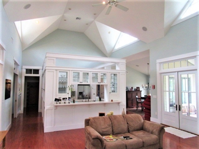 Gorgeous Private lake front home in Florida with land - image 30