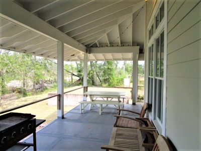 Gorgeous Private lake front home in Florida with land - image 10