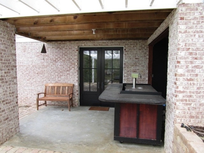 Gorgeous Private lake front home in Florida with land - image 38