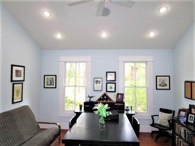 Gorgeous Private lake front home in Florida with land - image 23