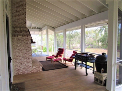 Gorgeous Private lake front home in Florida with land - image 35