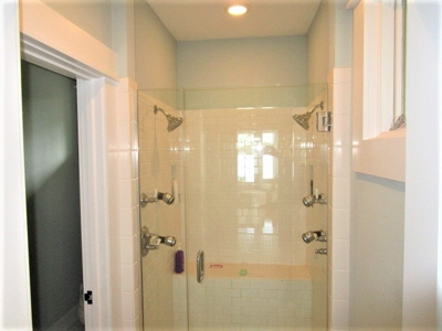 Gorgeous Private lake front home in Florida with land - image 21