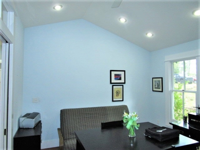 Gorgeous Private lake front home in Florida with land - image 19