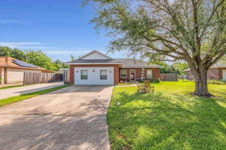 Move-In Ready Home on a Spacious Lot in Waco, TX! - image 1