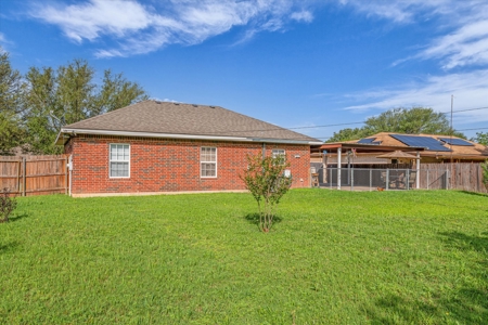 Move-In Ready Home on a Spacious Lot in Waco, TX! - image 6
