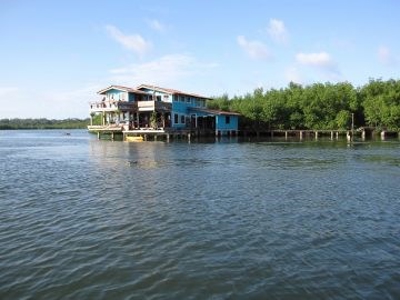 Bocas del Toro over the Sea Coastal Home in Panama - image 6