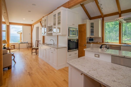 Mountain Retreat, Ski Area to National Park Views, Secluded - image 9