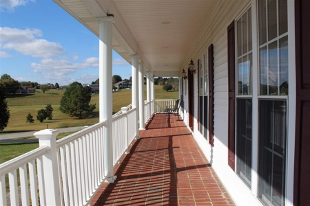 Golfers delight, large home on a golf course near Glasgow Ky - image 5