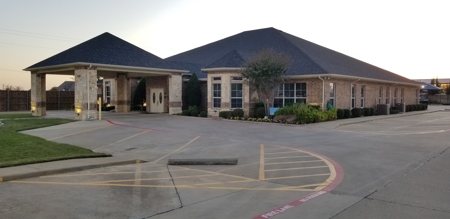 Multi-Use Commercial Building For Sale in Fort Worth, TX - image 2