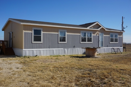 Saragosa Balmorhea Pecos Residence Yard 4.9 Acres For Sale - image 1
