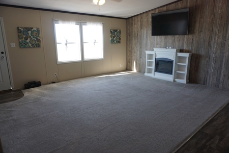 Saragosa Balmorhea Pecos Residence Yard 4.9 Acres For Sale - image 4
