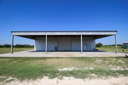Land for Sale in Gatesville, Texas with Barndo and Hunting - image 3