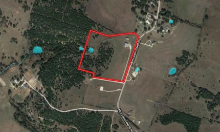 Land for Sale in Gatesville, Texas with Barndo and Hunting - image 4