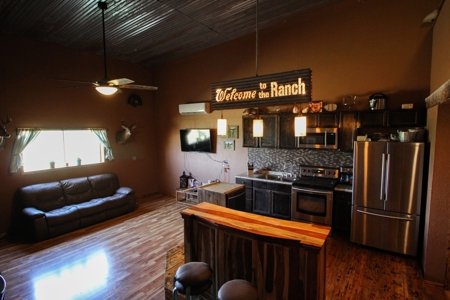 Land for Sale in Gatesville, Texas with Barndo and Hunting - image 10