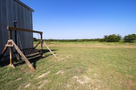 Land for Sale in Gatesville, Texas with Barndo and Hunting - image 18