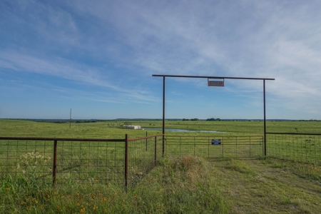 Combination Ranch- Fishing, Hunting, Cattle, 600+ Acres - image 4