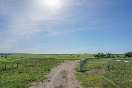 Combination Ranch- Fishing, Hunting, Cattle, 600+ Acres - image 30