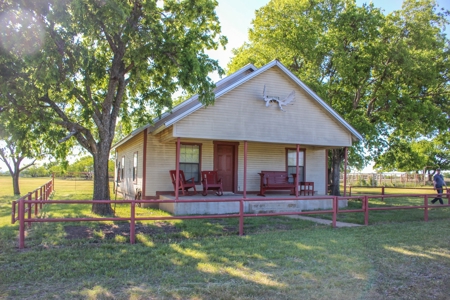 High Fenced Ranch, Private Lakes, Cowhouse Creek, Hunting - image 32