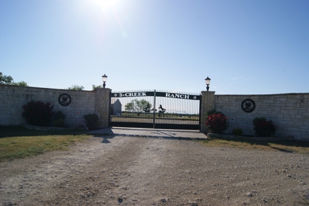 High Fenced Ranch, Private Lakes, Cowhouse Creek, Hunting - image 7