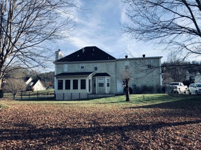 Country Home In Town For Sale In Abingdon VA - image 6