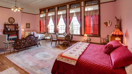 Bed & Breakfast For Sale Arizona historic mountain business - image 42
