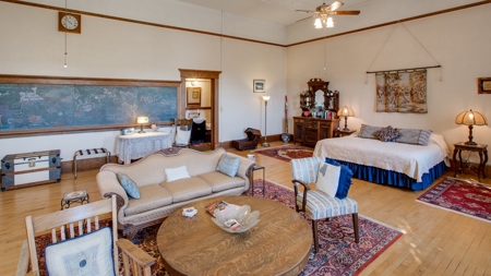 Bed & Breakfast For Sale Arizona historic mountain business - image 13