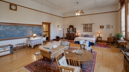 Bed & Breakfast For Sale Arizona historic mountain business - image 12