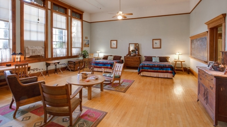 Bed & Breakfast For Sale Arizona historic mountain business - image 17