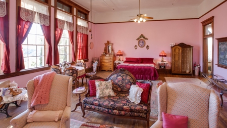 Bed & Breakfast For Sale Arizona historic mountain business - image 37