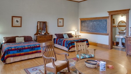 Bed & Breakfast For Sale Arizona historic mountain business - image 19
