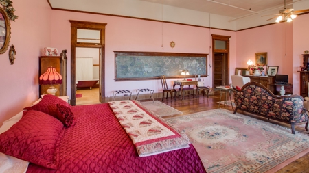 Bed & Breakfast For Sale Arizona historic mountain business - image 40