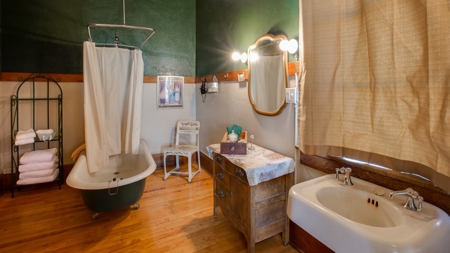 Bed & Breakfast For Sale Arizona historic mountain business - image 30