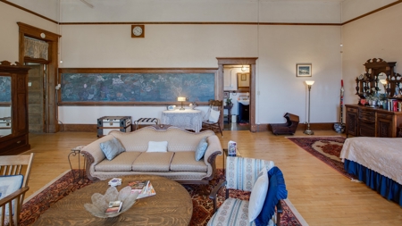 Bed & Breakfast For Sale Arizona historic mountain business - image 14