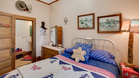 Bed & Breakfast For Sale Arizona historic mountain business - image 6
