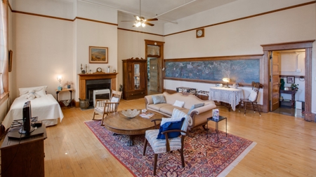 Bed & Breakfast For Sale Arizona historic mountain business - image 11