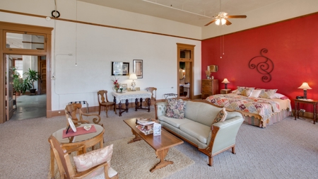 Bed & Breakfast For Sale Arizona historic mountain business - image 26