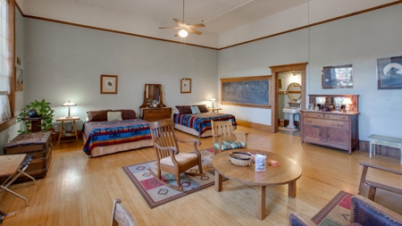 Bed & Breakfast For Sale Arizona historic mountain business - image 18